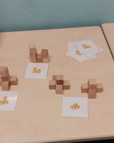 leren met Semsom, blokjes tellen en figuren maken