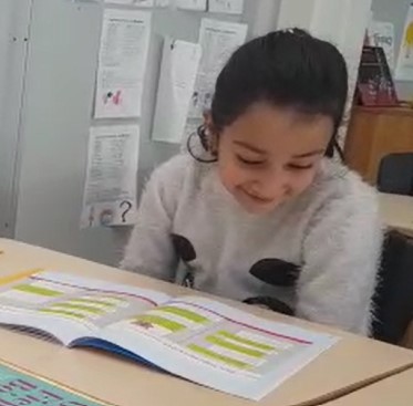Leesplezier met Estafette? Kijk en luister zelf!