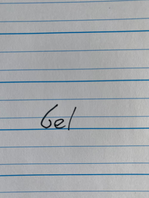 Lettertraject: bedoeld was de letter b. Met een verkeerd lettertraject lijkt het een 6 of de letter l.